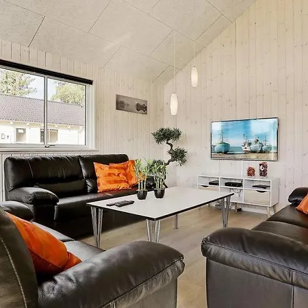 Prázdninový dům Sleeps 18 Pool Wifi Vejby Strand