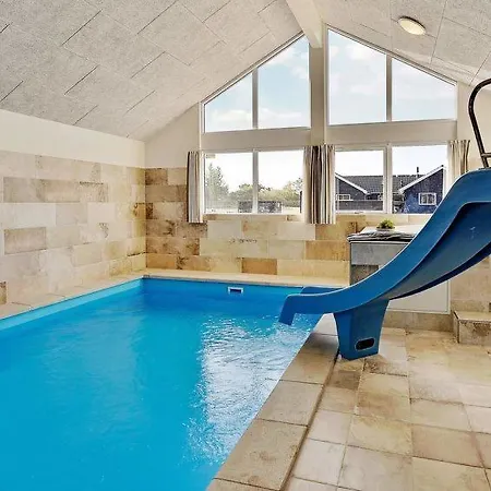 Prázdninový dům Sleeps 18 Pool Wifi *