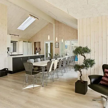 Sleeps 18 Pool Wifi *